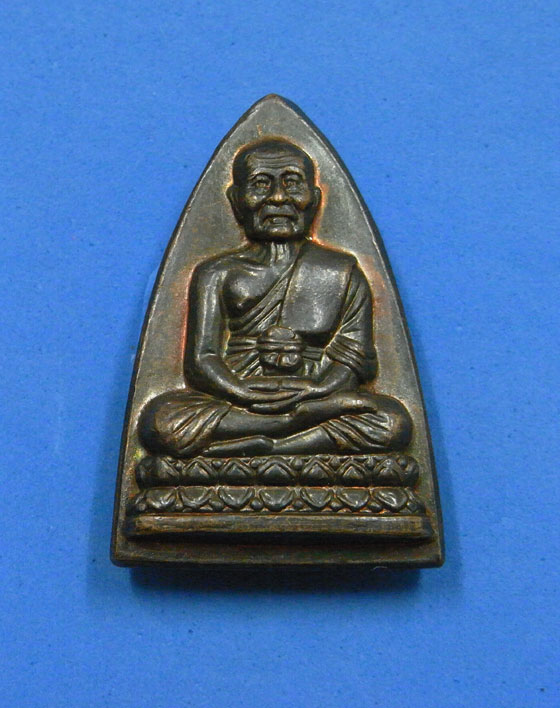 กลีบบัวเล็กหลวงปู่ทวดหลังหนังสือ ปี 2544