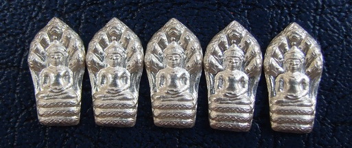 พระปรกใบมะขาม ล.ป.คร่ำ วัดวังหว้า ระยอง เนื้อเงิน สภาพสวย จำนวน 5 องค์ ราคาถูก