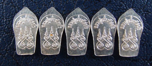 พระปรกใบมะขาม ล.ป.คร่ำ วัดวังหว้า ระยอง เนื้อเงิน สภาพสวย จำนวน 5 องค์ ราคาถูก