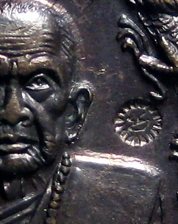 (2) เหรียญมังกรคู่ หลวงปู่หมุน รุ่นเสาร์ ๕ มหาเศรษฐี เนื้อทองแดง ปี 2543