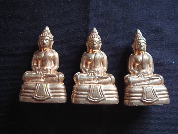 หลวงพ่อโสธร รุ่นสำเร็จทุกสิ่ง ปลุกเษกวัดรวกบางสีทอง จ.นนทบุรี ปี 2557