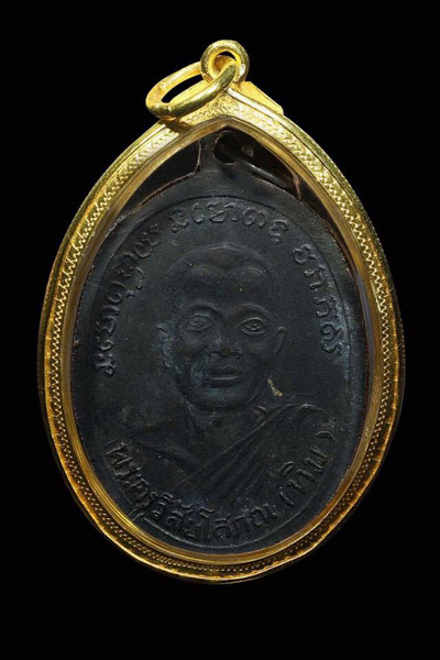 หลวงปู่ทวด วัดช้างให้ ปี02 รุ่น2 พิมพ์หน้ายักษ์ สภาพสวยๆเดิมๆครับ