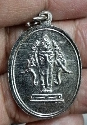 เหรียญหลวงปู่ทวด แจกปีนัง ปี 2512 เนื้อกะหลั่ยเงิน