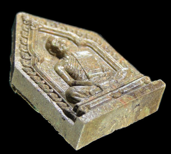 พระผงรูปเหมือน หลวงพ่อสาคร วัดหนองกรับ ไตรมาส 56