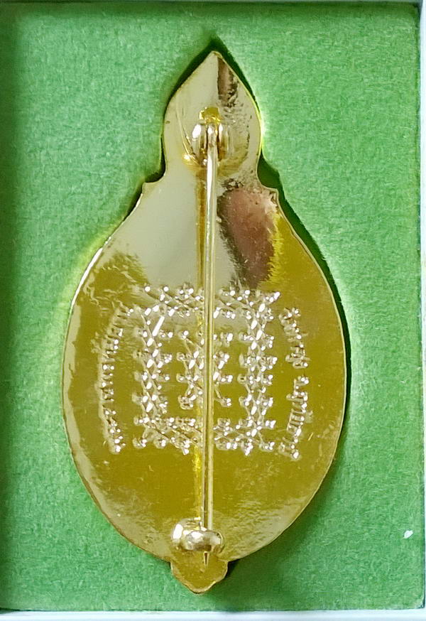 เข็มกลัดที่ระลึกครบรอบวันเกิด หลวงพ่อฤาษีลิงดำ 2548 เคาะเดียว