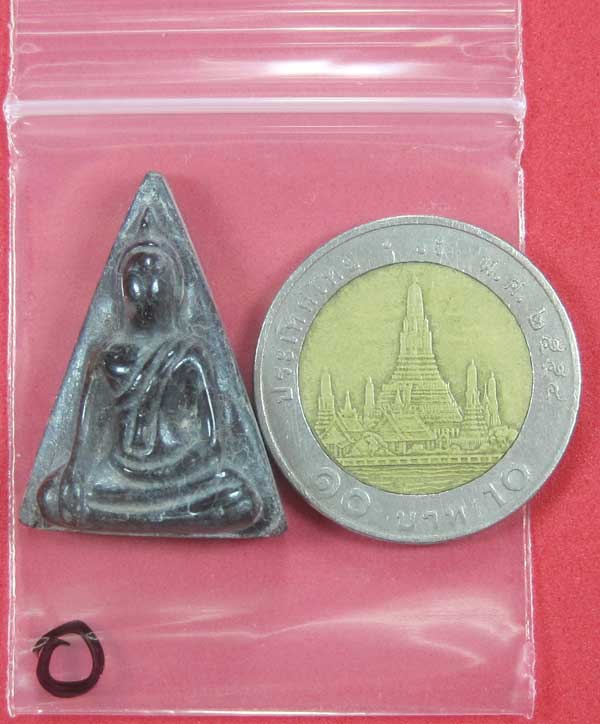 พระนางพญา จ.พิษณุโลก 1 ในเบ็ญจภาคี แกะจากพระธาตุข้าวสารหิน 60-200 ล้าน ปี