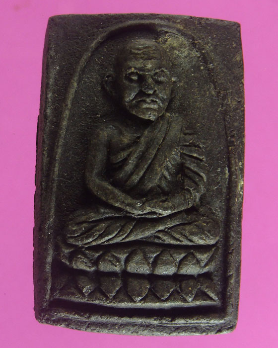 หลวงปู่ทวดวัดช้างให้เนื้อว่านปี 24 พิมพ์กรรมการ