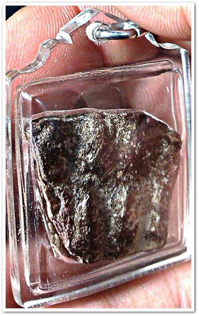 วยพอไหมเนื้อจัดมะขามเปียกแท้แท้เลี่ยมสั่งตัดจัดให้กรุพระนาดูนปี22เนื้อสวยเนื้อจัดสุดสุดพิมพ์เม็ดแตงเ