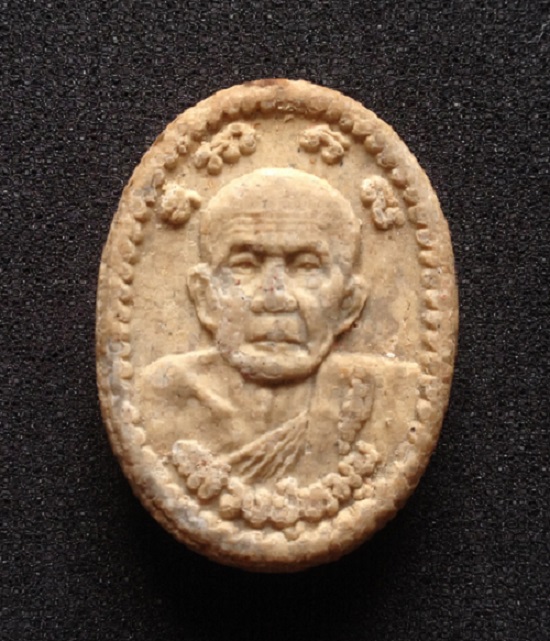 พระผงรูปไข่ดวงเศรษฐี หลวงปู่หมุน