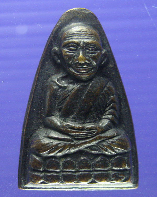 หลวงปู่ทวดวัดช้างให้หลังหนังสือ ปี 08 พิมพ์หน้ายักษ์ เนื้อทองเหลือง