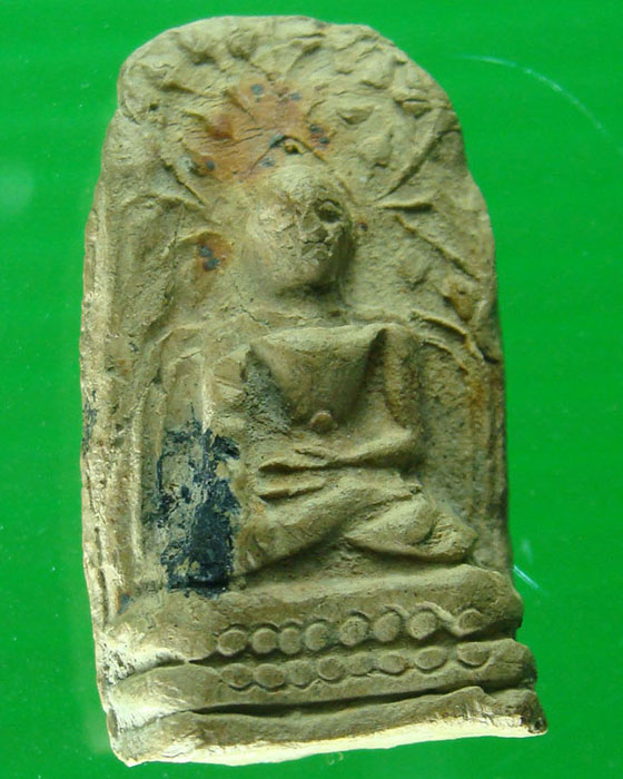 พระคงทรงพระบาง ลำพูน เนื้อขาวพิกุลสวยมาก