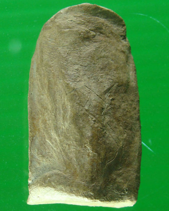 พระคงทรงพระบาง ลำพูน เนื้อขาวพิกุลสวยมาก