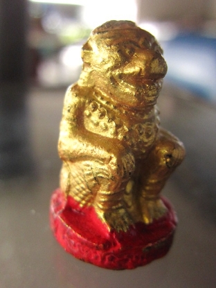 หนุมาน ทาทอง ฐานแดง หลวงปู่หมุน เนื้อผงมวลสารเกจิ 108 ปลุกเสกใน รุ่นพระเจ้าห้าพระองค์