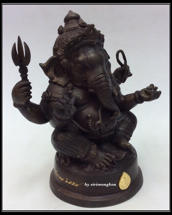 พระพิฆเนศ ปางนั่งบรมครู รุ่น 100 ปี กรมศิลปากร ขนาดบูชา หน้าตัก 4 นิ้วครึ่ง เนื้อโลหะผสม No.3704