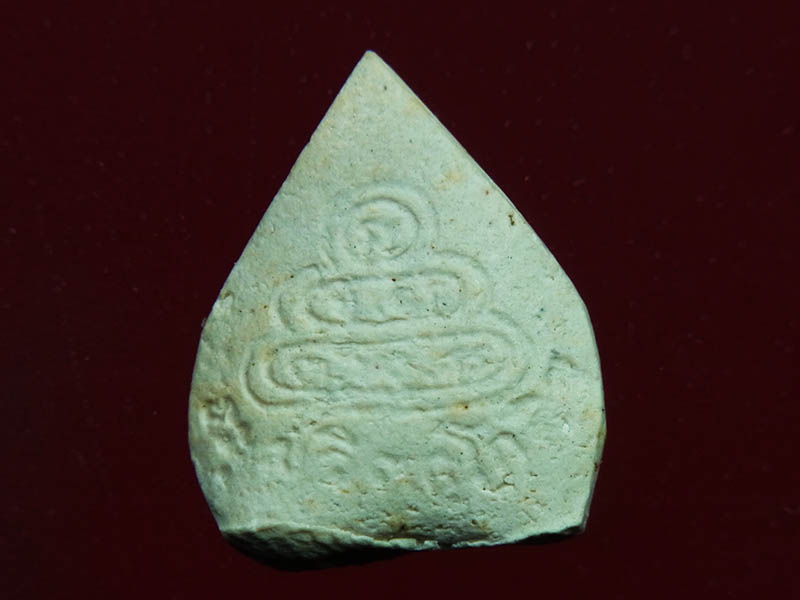 เนื้อผงใบโพธิ์เล็ก ก้นดอกจัน