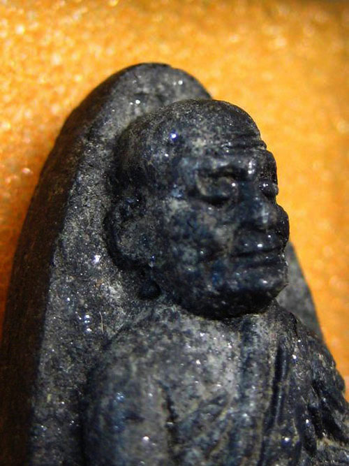 พระหลวงปู่ทวด เนื้อว่าน 24 พิมพ์กลาง สวยมาก จมูกโด่งๆ พร้อมกล่องเดิม