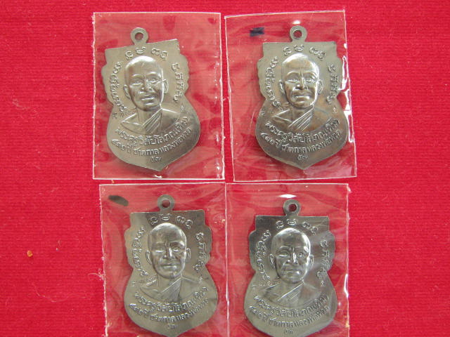 หลวงพ่อทวด รุ่น ชาตกาล 432 ปี หลวงพ่อทวด เสมาหน้าเลื่อน ครบ 4 พิมพ์ 4 กล่อง ตอก..เลขเดียว