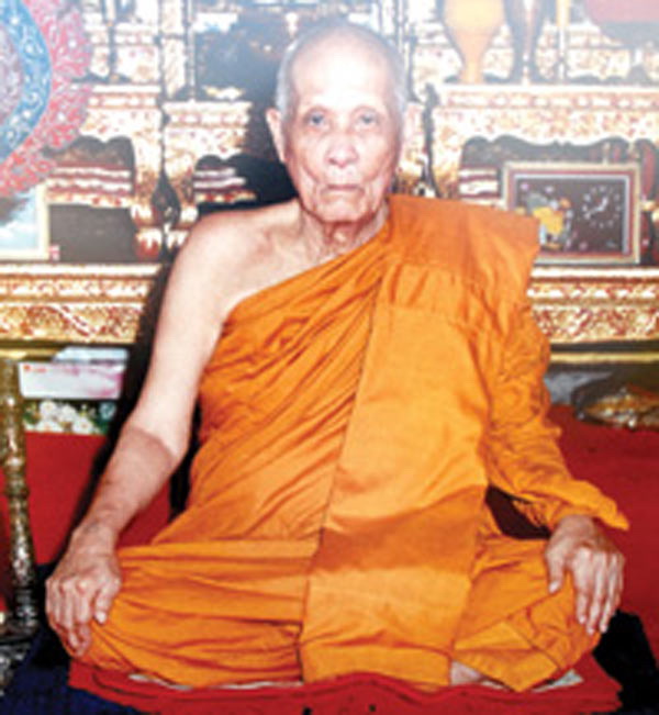 เหรียญหล่อแร่ปรอท หลวงพ่อผล วัดเชิงหวาย รุ่นอายุ 92 ปี พ.ศ.2547 กล่องเดิมวัด  หลวงปู่ฯพระแร่ปรอท  