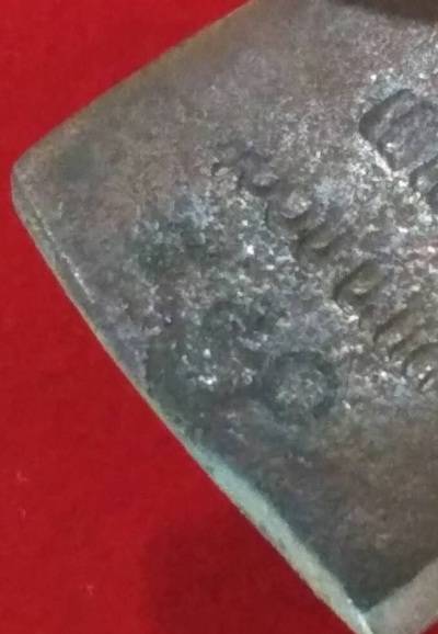 เคาะเดียว หลวงปู่ทวด วัดช้างไห้ เนื้อนวโลหะ พิมพ์หลังเตารีดกลาง A 100 ปี พร้อมกล่องกำมะหยี่อย่างดี