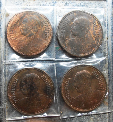 เหรียญ ร,5รุ่นเทิดพระเกียรติ ที่ระลึกวันปิยะมหาราชหลวงพ่อเกษม ปี35สวยๆ4เหรียญพร้อมซองครับ