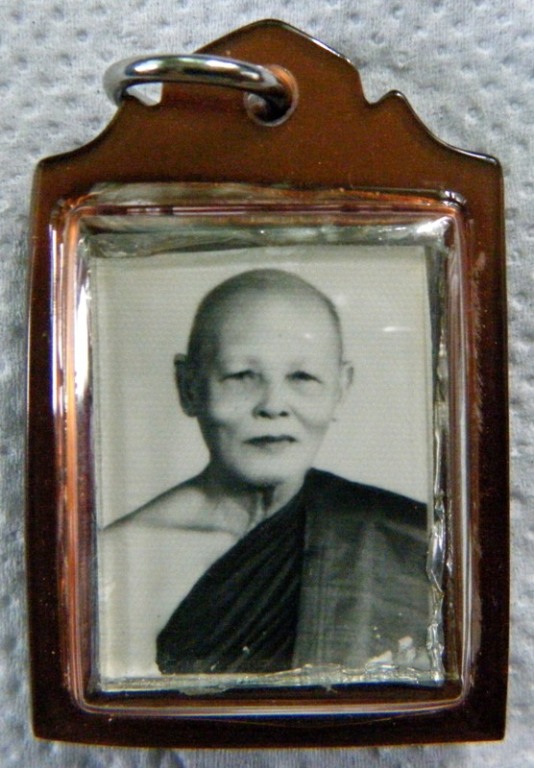 รูปหลวงพ่อแพ หลัง หลวงพ่อหยัด