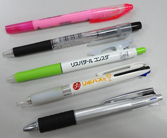 ปากกาจากญี่ปุ่นแท้ๆ 5 ด้าม ราคารวมเป็นพัน