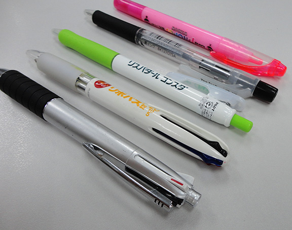 ปากกาจากญี่ปุ่นแท้ๆ 5 ด้าม ราคารวมเป็นพัน