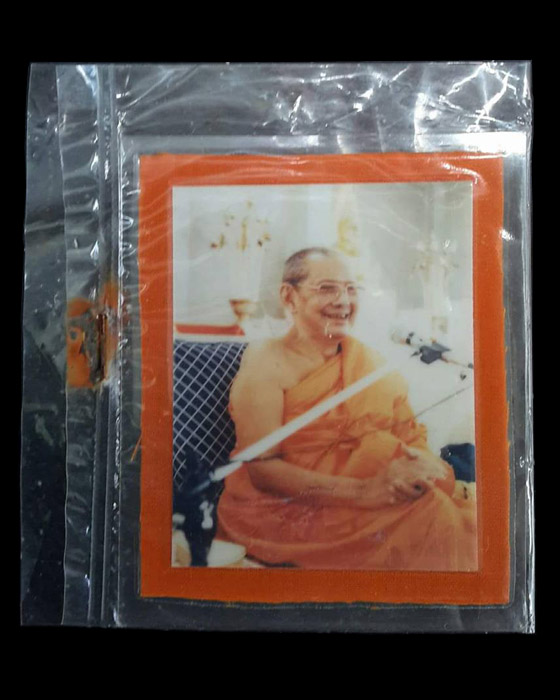 ภาพถ่ายและจีวร หลวงพ่อฤาษีลิงดำ วัดท่าซุง (ถุงเดิม)