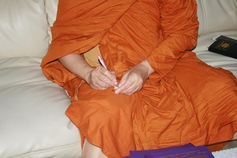 พระนารายณ์ทรงครุฑประทับบนพระราหู พร้อมลายจารมือ เจ้าคุณธงชัยวัดไตรมิตร