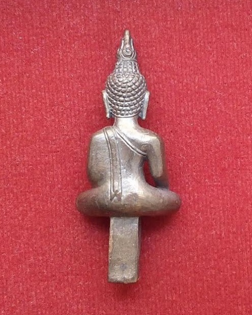 พระยอดธงชัยชนะ เนื้อสัมฤทธิ์ หลวงพ่ออุ้น วัดตาลกง ปี50 ตอกโค๊ต ด้านหน้า...เคาะเดียวแดง...