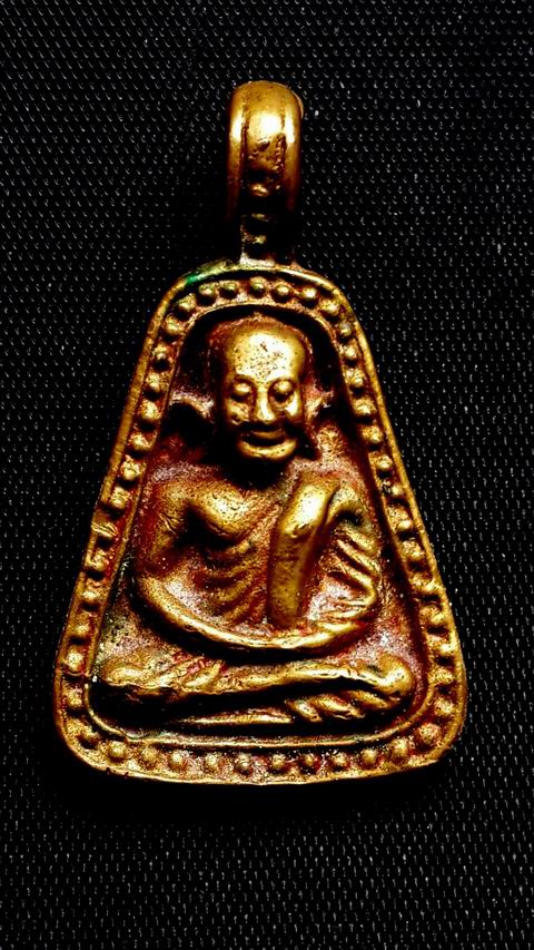 เหรียญจอบใหญ่หลวงพ่อเงินวัดบางคลาน จ.พิจิตร รุ่นพิเศษ ปี 2535