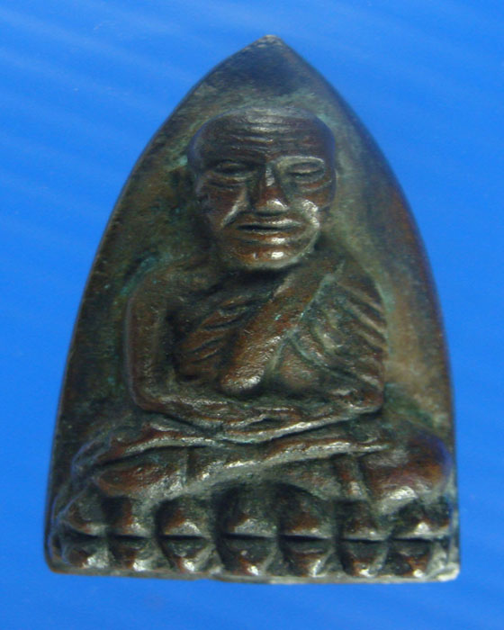 พระหลวงปู่ทวดวัดช้างให้หลังเตารีดใหญ่ พิมพ์ A  เนื้อโลหะผสม