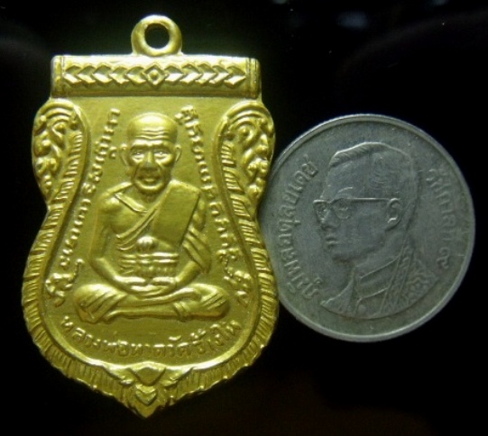 **วัดใจ**เหรียญเสมาหลวงปู่ทวด หลังพระพุทธชินราช เนื้อขาปิ่นโต(อลูมิเนียม)กะไหล่ทอง**บล็อกวงเดือนสวยๆ