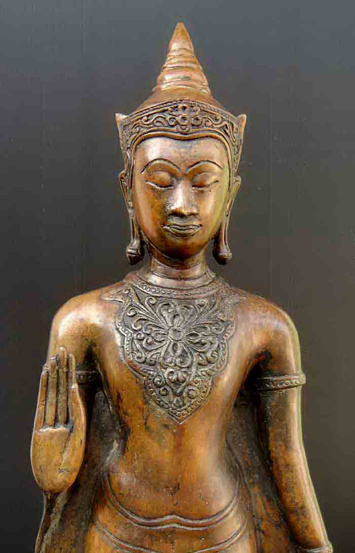 พระพุทธรูปปางห้ามญาติ ทรงเครื่อง เนื้อขันลงหินผิวเก่า ความสูง 20 นิ้ว 