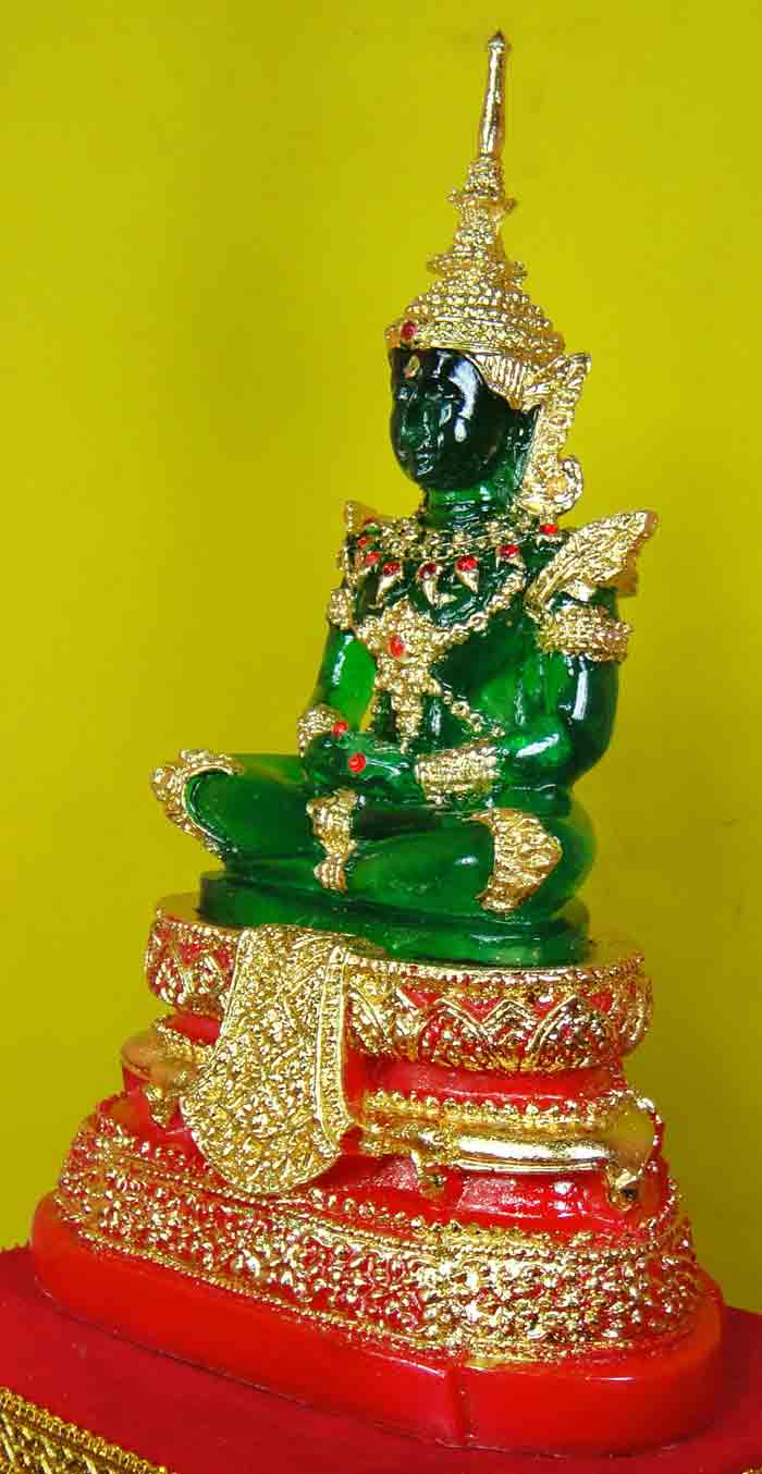 พระแก้วมรกต พิมพ์ทรงเครื่องฤดูร้อน งานพุทธศิลป์ประณีตสวยงามมาก ขนาดหน้าตักกว้าง 4.5 นิ้ว ฐาน 7x4.5 น