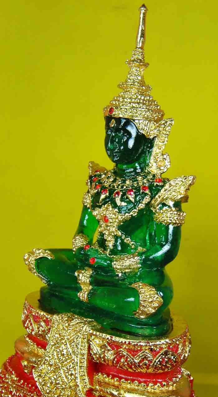 พระแก้วมรกต พิมพ์ทรงเครื่องฤดูร้อน งานพุทธศิลป์ประณีตสวยงามมาก ขนาดหน้าตักกว้าง 4.5 นิ้ว ฐาน 7x4.5 น