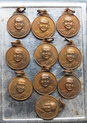 เหรียญเสือวัวเหรียญเล็ก หลวงพ่อสมชาย วัดเขาสุกิมปี21สวยๆครับ10เหรียญ