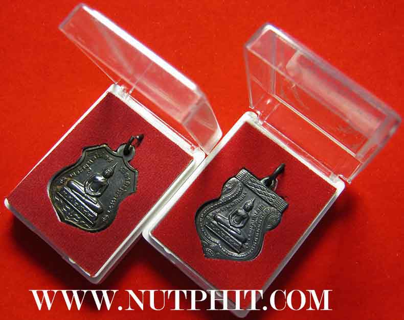 *เหรียญหลวงพ่อโสธร จ.ฉะเชิงเทรา แพ็คคู่ 2 องค์ครับ*135