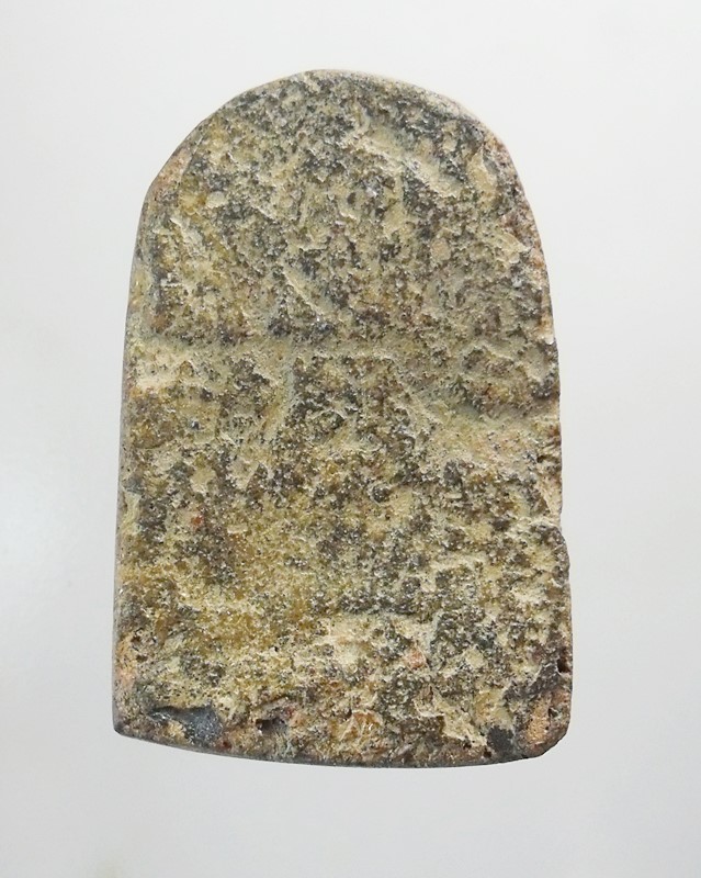 พระแผงตัดเนื้อดินกรุอยุธยาพร้อมตลับเงิน