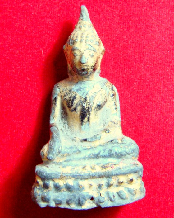 พระพุทธพิมพ์ปางมารวิชัย เนื้อตะกั่วสนิมแดง สมัยอยุธยา