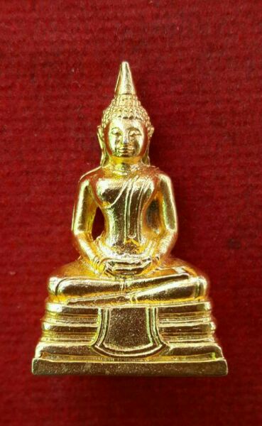 รูปหล่อหลวงพ่อโสธรอุดกริ่งกะไหล่ทองสวยๆปี30สวยๆครับ