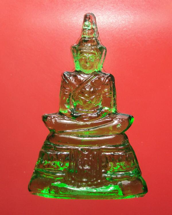 พระแก้วมรกต เนื้อแก้ว รศ200 ฉลองกรุง200ปี พศ.2525 ((องค์ที่3))