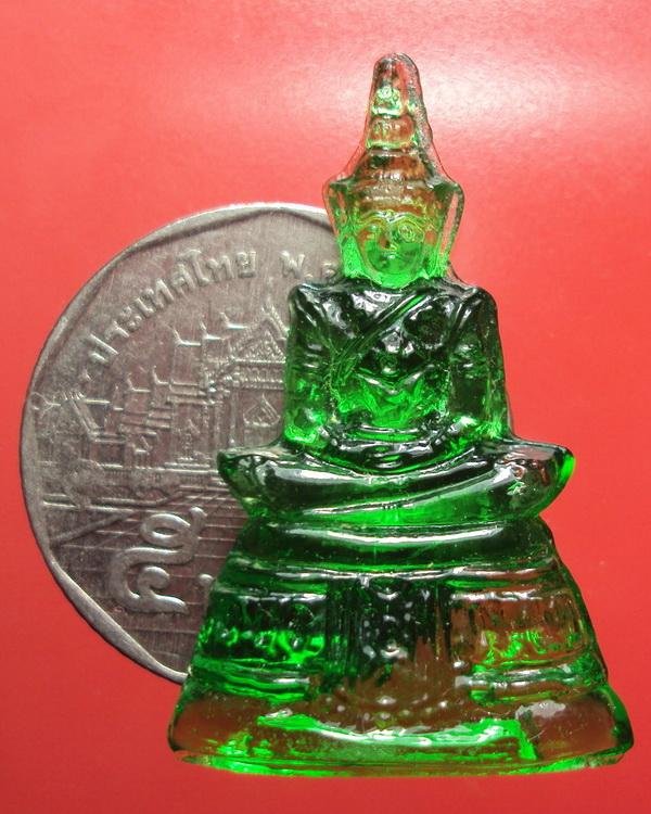 พระแก้วมรกต เนื้อแก้ว รศ200 ฉลองกรุง200ปี พศ.2525 ((องค์ที่3))