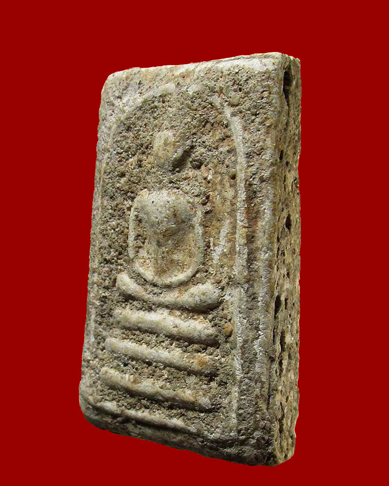 สมเด็จหลวงปู่หิน วัดระฆังฯ พิมพ์อกครุฑใหญ่ กรุงเทพฯ ปี 2500 (ลงกรุ)