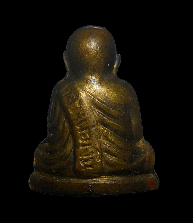 พระรูปหล่อ ลพ.เงิน ตอกโค๊ตใต้ฐาน เนื้อสวยกริ่งดัง แท้ครับ