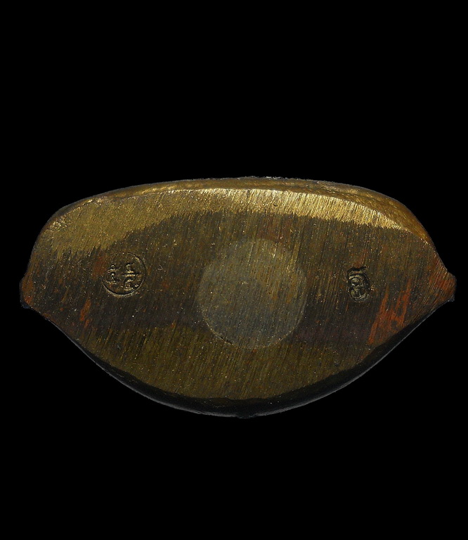 พระรูปหล่อ ลพ.เงิน ตอกโค๊ตใต้ฐาน เนื้อสวยกริ่งดัง แท้ครับ