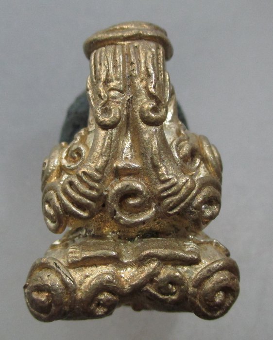 20 บาท พระปิดตายันต์ยุ่งเนื้อโลหะ ไม่ทราบที่ครับ