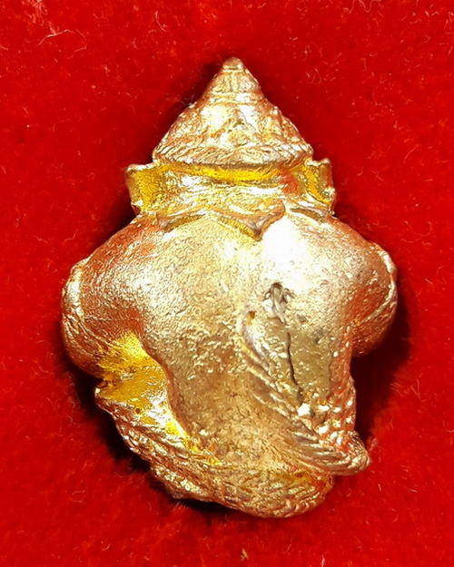 ลูกอมพระราหูมหาเศรษฐี รุ่น 9 อริยะ 5 แผ่นดิน วัดชมนิมิตร เนื้อทองทิพย์ ปี44 หลวงปู่หมุนร่วมเสก