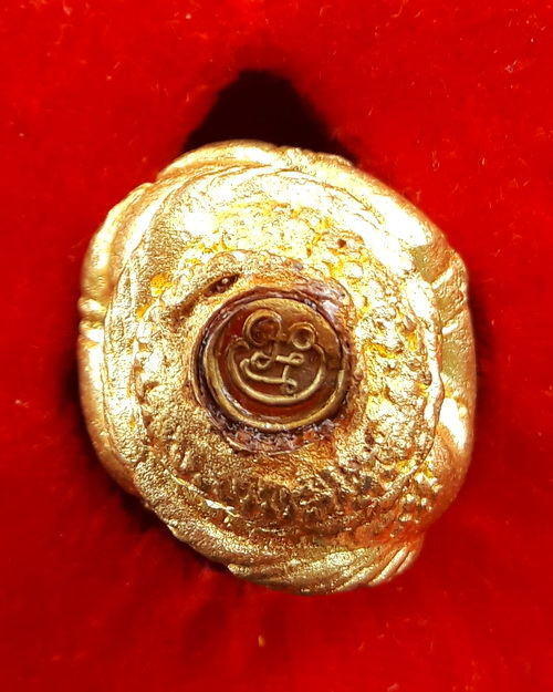 ลูกอมพระราหูมหาเศรษฐี รุ่น 9 อริยะ 5 แผ่นดิน วัดชมนิมิตร เนื้อทองทิพย์ ปี44 หลวงปู่หมุนร่วมเสก