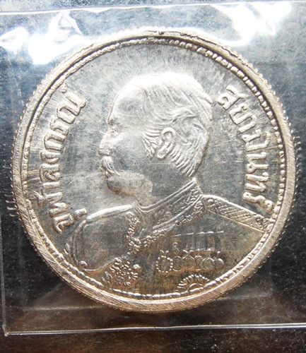 เหรียญ ร,5รุ่นเทิดพระเกียรติ ที่ระลึกวันปิยะมหาราชหลวงพ่อเกษม ปี35เนื้อเงินสวยๆครับ